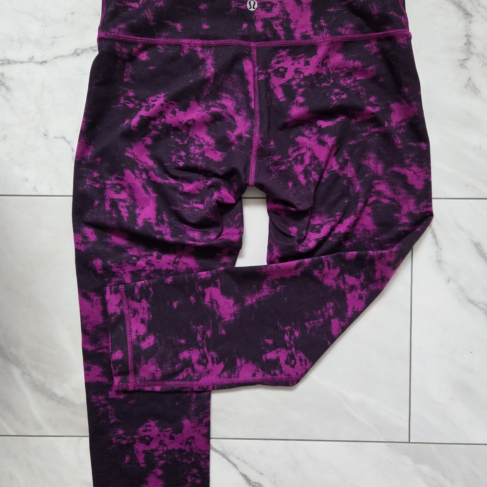 Lululemon Purple Patterned Cropped Leggings - Picture 2 of 3